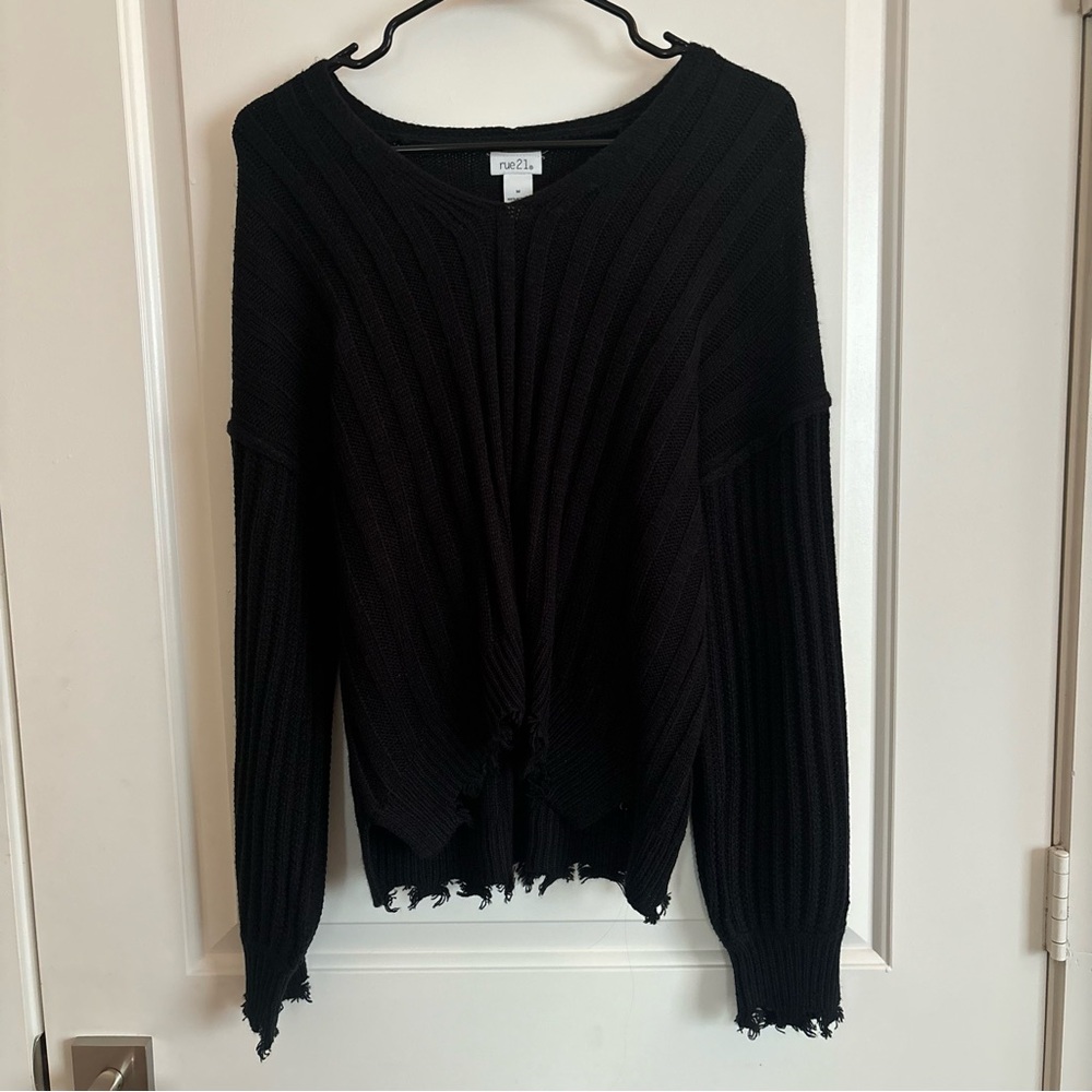 Distressed black sweater - Rue 21 - Medium